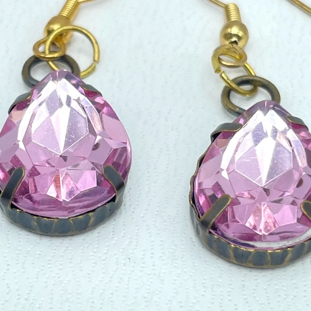 VTG Gold-Tone Pink Faceted Rhinestone Glass Prong Teardrop Bead Dangle Earrings